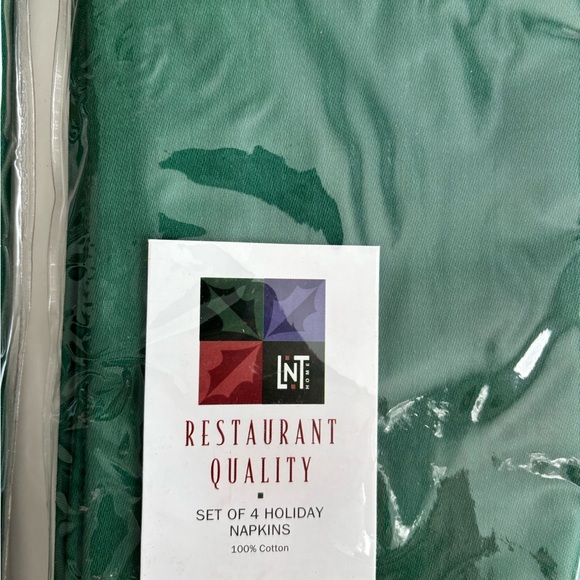 Linens and things, restaurant quality, dinner, napkins set of eight ￼ - Picture 2 of 4